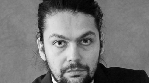 Profil de absolvent EMBA: Sebastian Mîndroiu, fondator și managing partner al biroului de design interior PickTwo Studio (P)