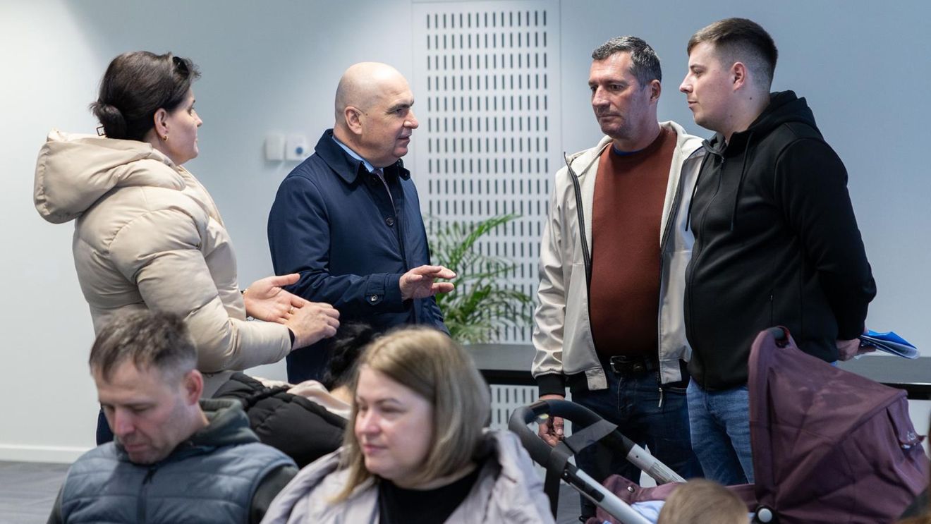 Premierul Bolojan, în vizită neanunțată la Consulatul României din Bruxelles