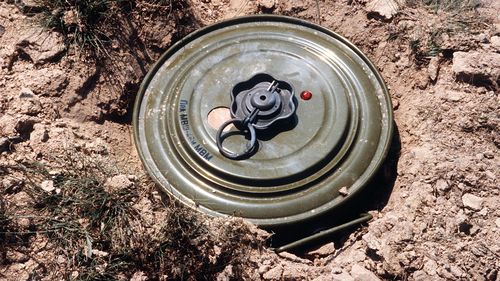 Un general polonez a fost demis după ce 240 de mine antitanc au fost găsite în apropierea unui depozit IKEA / O persoană a sunat armata pentru a întreba „când vă ridicați minele?”