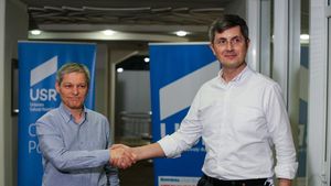 USR și PLUS negociază încheierea unei alianțe politice: Cele două partide își propun să meargă împreună la toate alegerile care urmează – prezidențiale, locale și parlamentare / USR și-a modificat statutul pentru alegerea președintelui de către toți membrii partidului