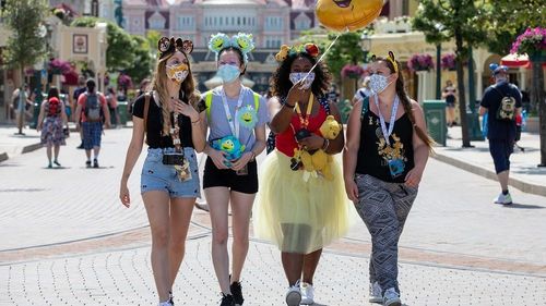 Disneyland Paris s-a redeshis după aproape opt luni / Purtarea măştii este obligatorie pentru toţi vizitatorii de peste 6 ani