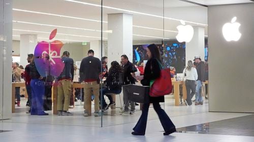 Apple lansează peste 20 de produse noi în acest an. Printre acestea: un iPhone cu design ultra-subțire și un nou MacBook Pro