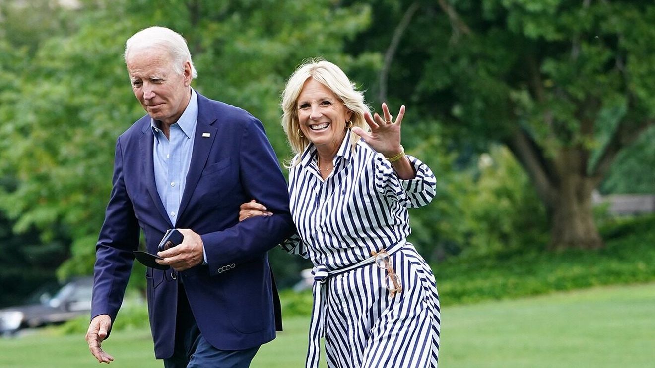 Jill Biden apără menținerea soțului ei în cursa pentru Casa Albă