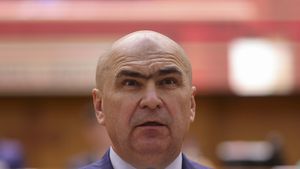 Bolojan, discurs în Senat pentru susținerea ministrului David: Nu am avut alte posibilități decât să aducem aceste corecții / Suntem în media europeană cu 20 de ore de predare / În câte țări din Europa primești burse și când ești în vacanță?