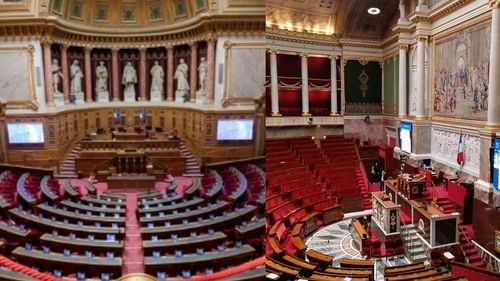 Parlamentul Franței a adoptat proiectul legii imigrației într-o variantă mai dură decât cea introdusă de guvernul președintelui Emmanuel Macron. Dreapta politică clamează o “victorie ideologică”