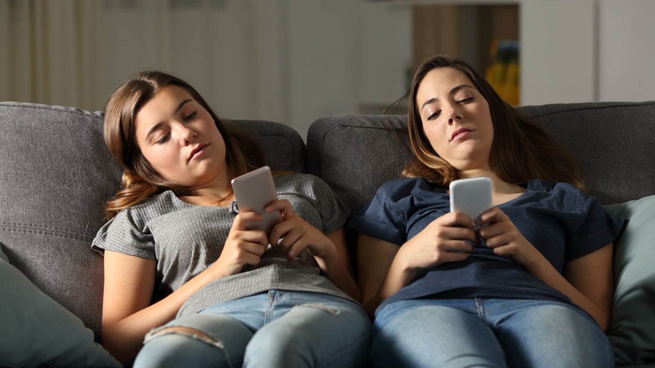 Dependența de ecran: un fenomen în creștere și ce măsuri pot reduce utilizarea excesivă a telefonului