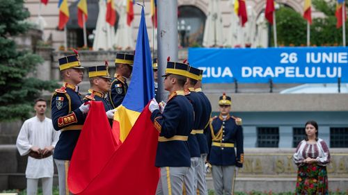 Ceremonie în Piaţa Tricolorului din Capitală cu ocazia Zilei Drapelului Naţional