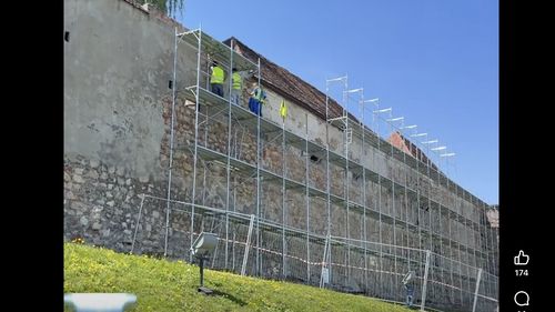Au început lucrările de punere în siguranță a Cetățuii Brașov, urmând ca Primăria să identifice o sursă de finanțare pentru componenta amplă de restaurare a acestui obiectiv turistic