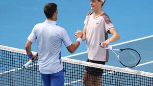 Semifinalele masculine de la Wimbledon 2026 au loc astăzi: un nou episod din thrillerul Sinner - Djokovic