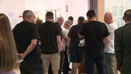 Românii care trebuie să își schimbe buletinul au de înfruntat cozi imense. Programările sunt epuizate în următoarea lună