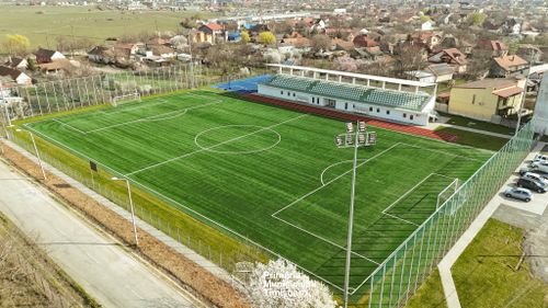 FOTO Se inaugurează noua bază sportivă din Timișoara. Teren de fotbal sintetic, nocturnă și tribună acoperită cu 480 de locuri / Main eventul deschiderii: meci de old-boys dintre Poli și CFR
