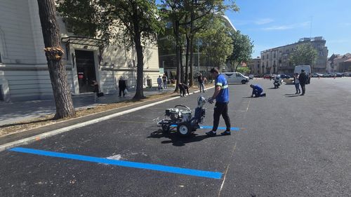 Eliminarea gratuităților de către PMB: în doar jumătate de lună, cererile pentru abonamente de parcare au explodat cu 75% | Bucureștiul are 48.000 de locuri cu dunga albastră, dar ajunsese la un non-sens de aproape 100.000 de gratuități