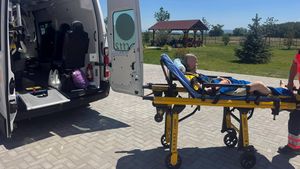 EXCLUSIV | Haos logistic la transferul oamenilor din azilele lui Pașca / La Vâlcea au fost aduși 58 de pacienți, deși autoritățile locale anunțaseră că pot prelua doar 29 / „Stați, stați puțin. Ce faceți cu oamenii ăștia? Cum să-i lăsați în curtea spitalului?”