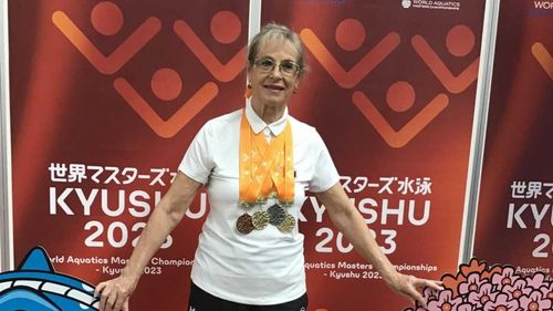 Octogenara clujeană Maier Orosz Judit a câștigat 4 medalii de aur la Campionatele Mondiale de natație de la Doha / A concurat la categoria 80-84 de ani