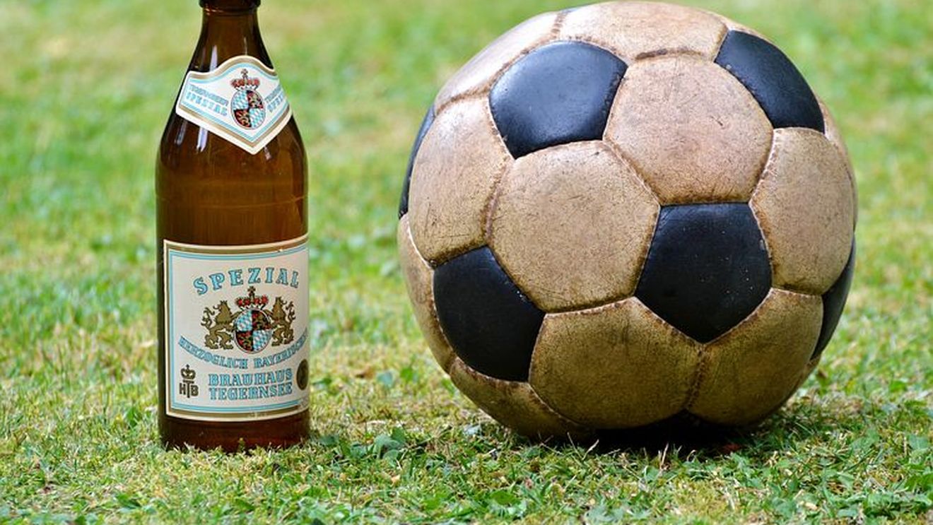 Cupa Mondială: Gazdele din Qatar fac presiuni asupra FIFA să oprească vânzarea de bere pe cele opt stadioane ale turneului