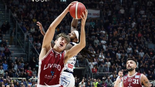 Dorin Bucă și visul american: Povestea baschetbalistului român de 2,16 m care a cucerit NCAA