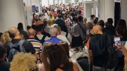 870 de zboruri de pe Aeroportul „Henri Coandă” au avut întârzieri mai mari de 30 de minute, în ultima săptămână / Cele mai multe zboruri întârziate le-a avut WizzAir
