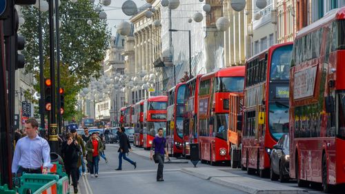 De ce nu-și deschid afaceri tinerii britanici? ”Lipsesc energia și impulsul” / ”Au aversiune la risc” / ”Sistemul e trucat împotriva ta”