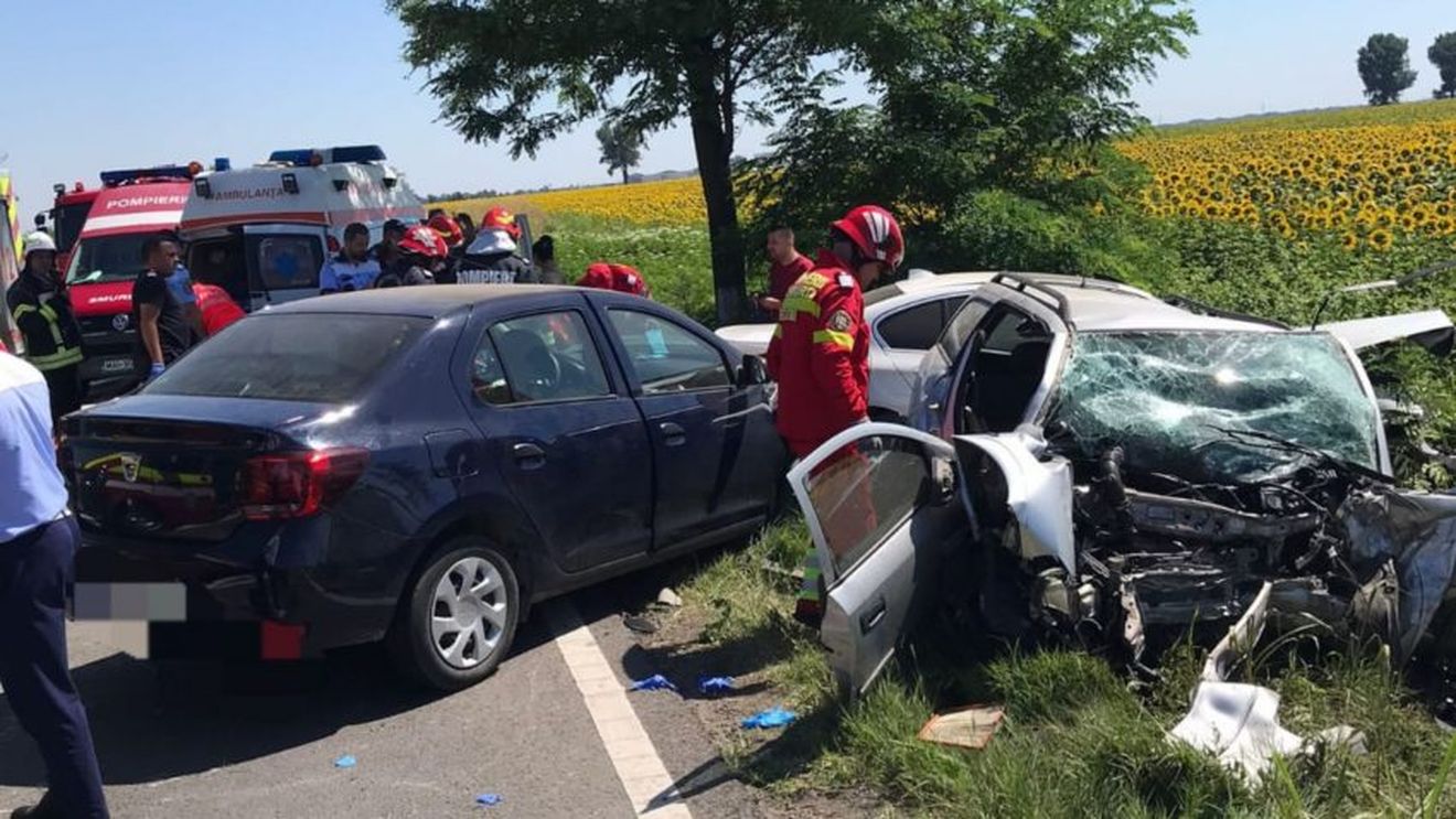 Un accident cu șapte persoane, între care doi minori, a avut loc într-o localitate din Timiș/ O persoană a rămas încarcerată