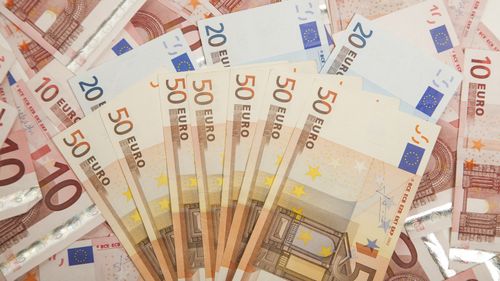 Milionar în euro, după ce a dat în judecată statul român / Un crescător de vaci va primi 12 milioane de euro despăgubiri