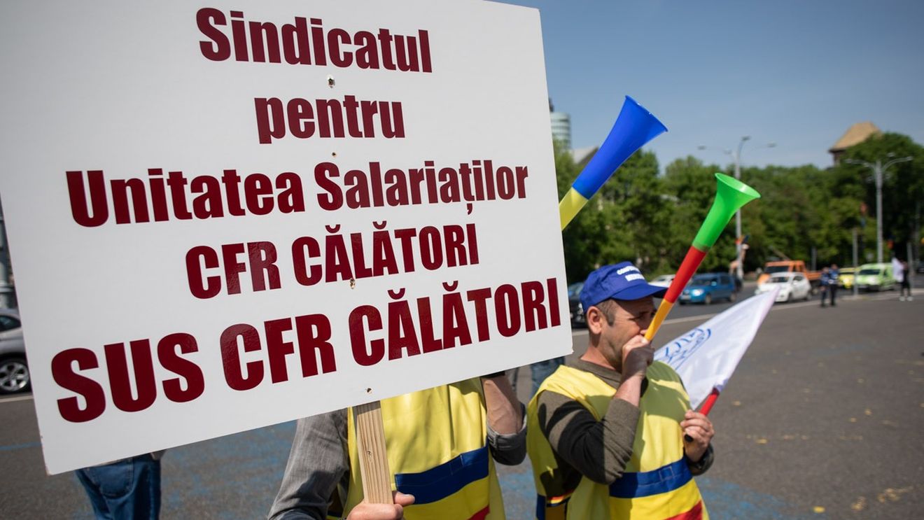 Protest al sindicatelor din CFR la Ministerul Transporturilor
