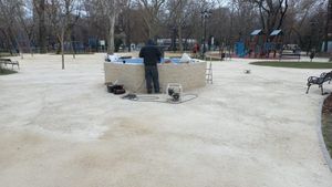 FOTO Cum arată Parcul Grădina Icoanei din București, cu aleile acoperite cu calcar concasat. Cetățenii se plâng că parcul a fost ”betonat”