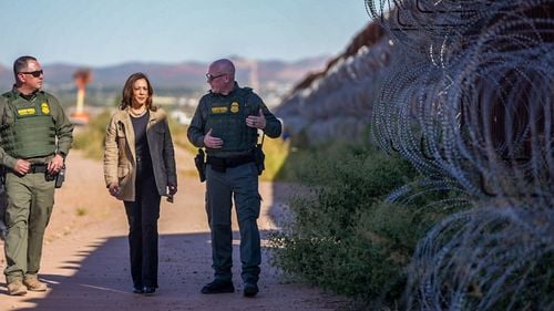 FOTO Kamala Harris, vizită rară la graniţa dintre SUA şi Mexic / Subiectul imigraţiei, important în alegerile prezidenţiale din 2024