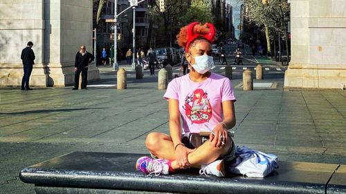 Toți locuitorii din New York trebuie să-și acopere fețele în public - ordin executiv