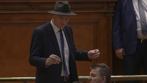 Deputatul PNL Corneliu Olar, singurul liberal care a votat moțiunea simplă împotriva lui Vlad Voiculescu: A fost o greșeală, am votat de pe tabletă, sunt într-o zonă fără semnal