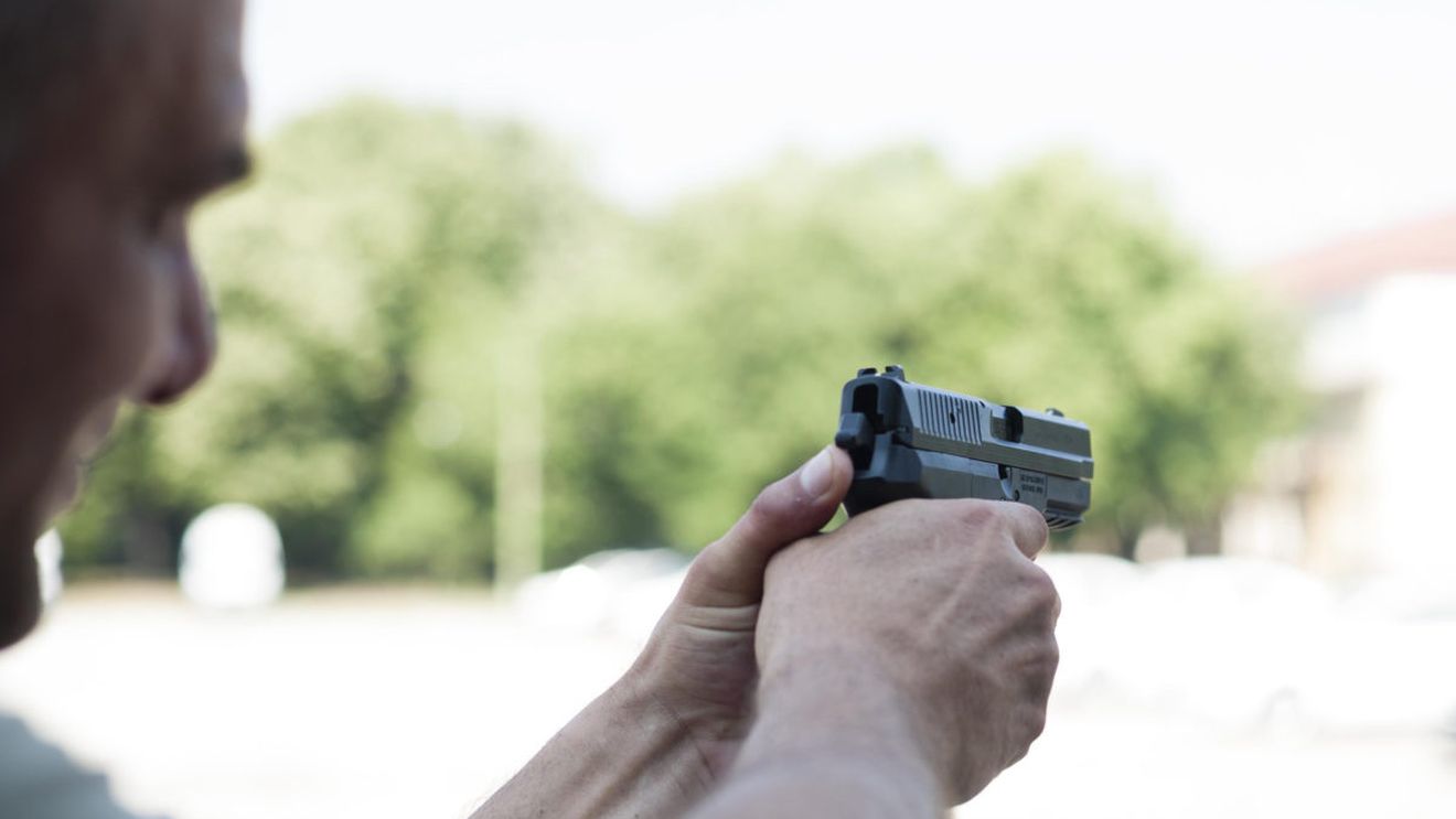 Un bărbat a fost împușcat de un polițist într-o secție de votare din Prahova