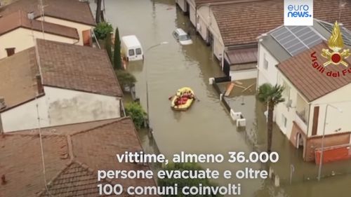 VIDEO Peste 36.000 de persoane sunt sinistrate în urma inundaţiilor care au devastat nord-estul Italiei / 14 persoane au murit și numeroase case au fost înghițite de ape