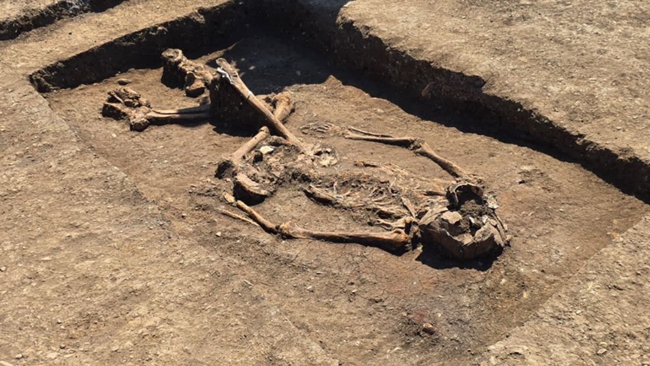 Un mormânt vechi de 5.000 de ani, descoperit în Prahova, lângă DN1 / Arheologii reconstruiesc movila funerară în 3D