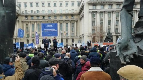 Protest al sindicaliştilor din poliţie şi penitenciare în fața Ministerului de Interne: Vrem salarii echitabile şi condiţii de lucru mai bune