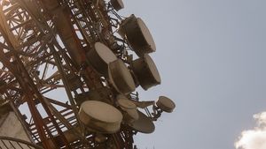 Orange şi Vodafone oferă internet şi apeluri gratuite spre şi în Ucraina