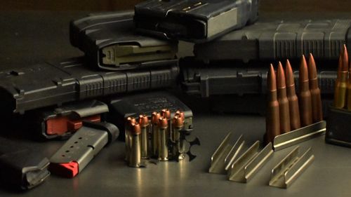 Vânzările de arme și muniție au explodat în SUA în contextul coronavirusului. De ce se înarmează americanii?