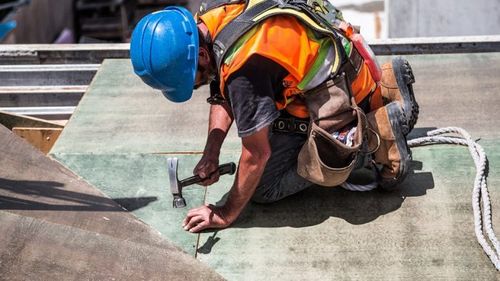 Analiză OECD despre măsurile economice din sud-estul Europei: Leul e mai stabil decât restul monedelor din regiune, dar economia României va suferi din cauza interconectării cu economia globală