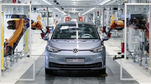 Un tribunal rus a îngheţat luni toate activele Volkswagen din Rusia