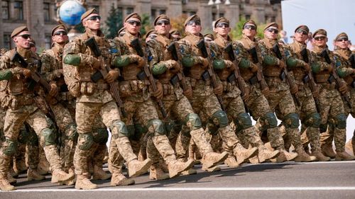 Ucraina comemorează Ziua Forțelor Armate cu echipament american și promite să respingă orice atac din partea Rusiei