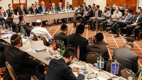 Reuniunea Conferinței Rabinilor Europeni, mutată de la Sarajevo / Rabinul șef: Ministrul Muncii a cerut anularea conferinței și a acuzat Israelul de comiterea de „crime rușinoase împotriva umanității”. Ar trebui ca UE să anuleze cererea de aderare depusă de Bosnia și Herțegovina