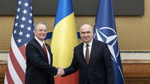 Premierul Bolojan, întâlnire cu noul ambasador al SUA, Darryl Nirenberg: O prioritate o reprezintă creşterea investiţiilor americane în economia României, iar măsurile adoptate urmăresc crearea unui mediu de business mai competitiv şi mai atractiv