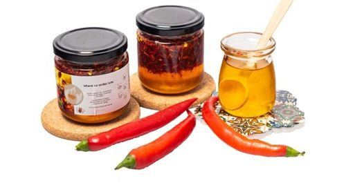 Mierea picantă, noul trend care cucerește gastronomia modernă/ Gustul este inițial de miere, apoi spre final capătă note surprinzătoare de dulce-iute
