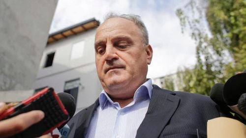 DNA l-a trimis în judecată pe Gabriel Sandu, fost ministru al Comunicațiilor în guvernul Boc. Sandu e acuzat că a primit o șpagă de 11 milioane de lei