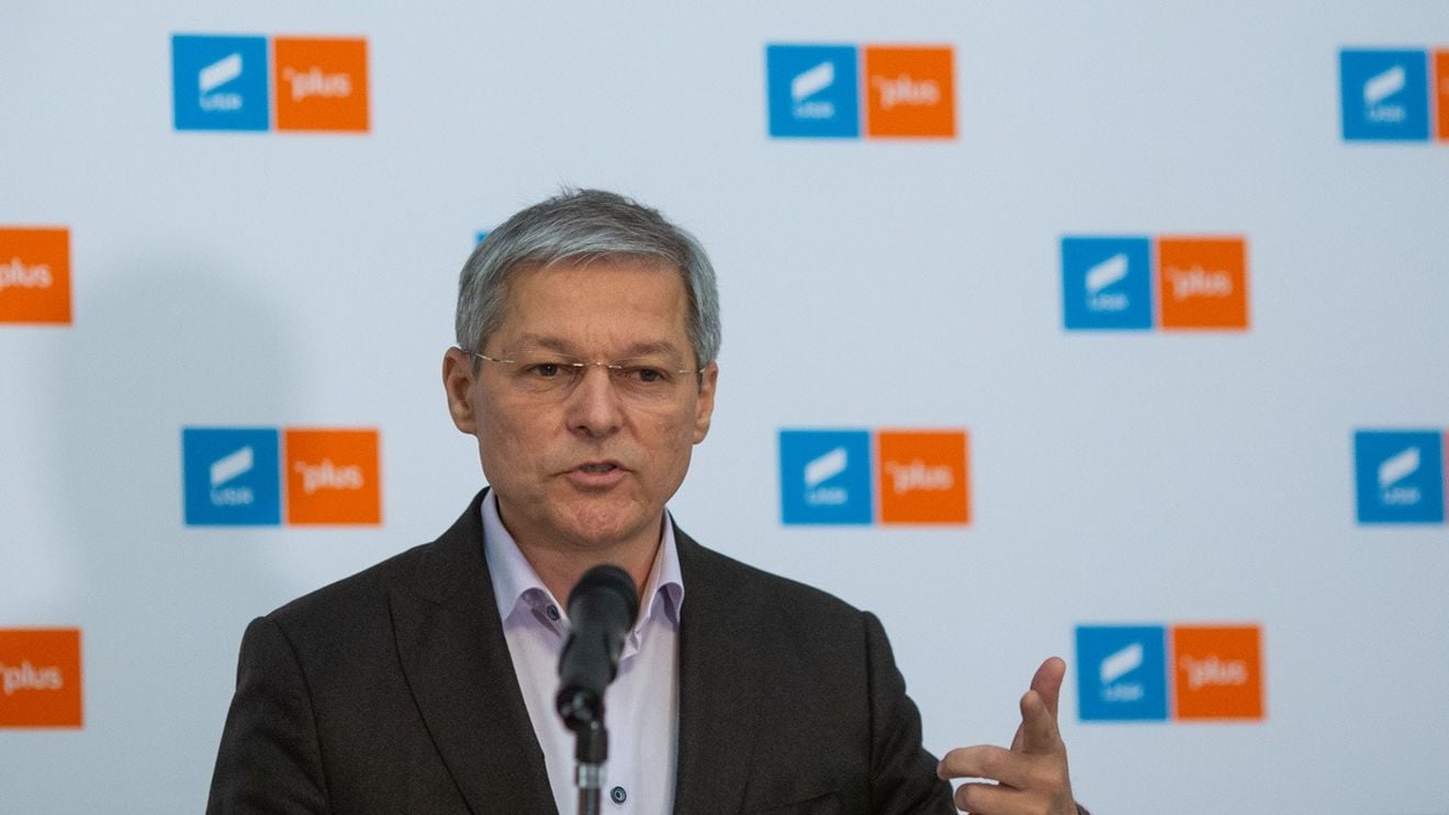 Cioloș îi răspunde lui Ciolacu: Cum se face că tu poți să-mi numeri mie salariile, dar noi nu putem să știm câți bani ați furat din România