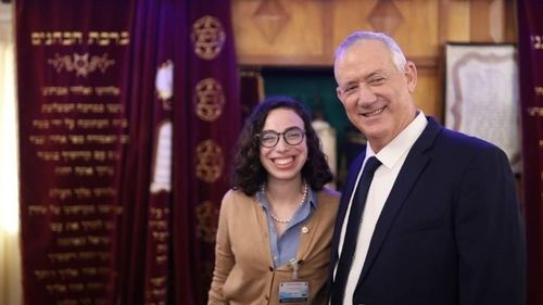 Avertizor de integritate: Purtătoarea de cuvânt a Ministrului Apărării din Israel a primit în România contracte de 1,2 milioane de euro din fonduri europene atribuite ”cu dedicație” în ultimele șase luni. Până anul trecut cifra de afaceri a firmei sale fusese zero