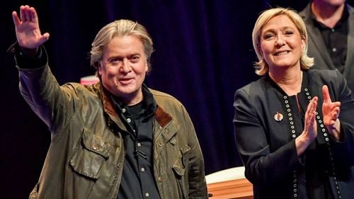 Steve Bannon deschide conferinţa extremei drepte mondiale CPAC cu un salut nazist. El îi cere lui Trump să rămână într-un al treilea mandat
