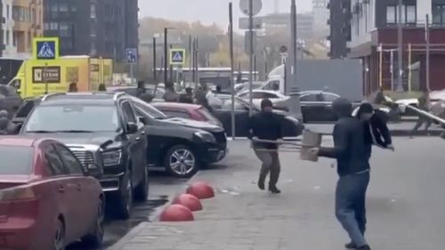 Peste 80 de persoane au fost reţinute pentru a fi chestionate după lupte de stradă între migranți, în Moscova