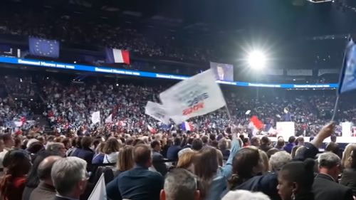 Miting uriaș al lui Emmanuel Macron cu o săptămână înaintea alegerilor prezidențiale din Franța/ 35.000 de persoane, prezente pe Défense Arena din Paris