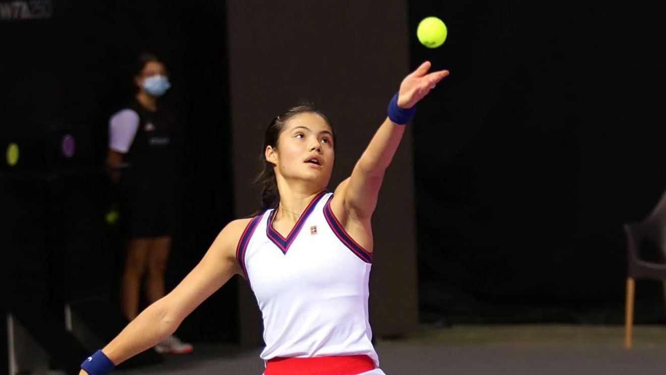Emma Răducanu, învinsă de Marta Kostiuk: 6-2, 6-1 /  Ratează întâlnirea cu Simona Halep din semifinalele Transylvania Open