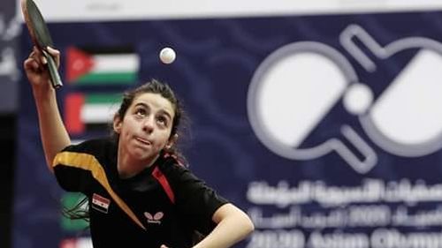 Hend Zaza, în vârstă de 11 ani, s-a calificat la Olimpiadă. Este cea mai tânără participantă la JO după 1968, când la ediţia de iarnă a concurat românca Beatrice Huştiu