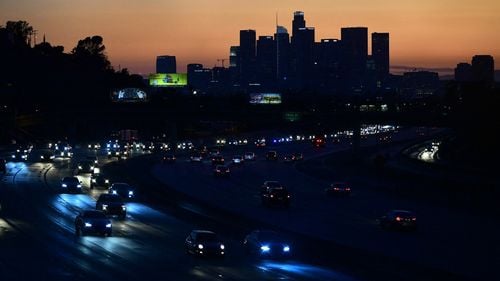 Administrația Biden a finalizat o legislație prin care va interzice mașinile inteligente cu tehnologie rusească și chineză